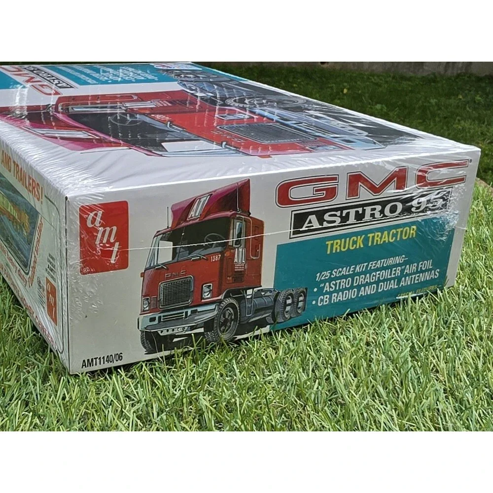 AMT GMC Astro 95 Model Kit 1:25 #1140/06 New Sealed Retro Deluxe